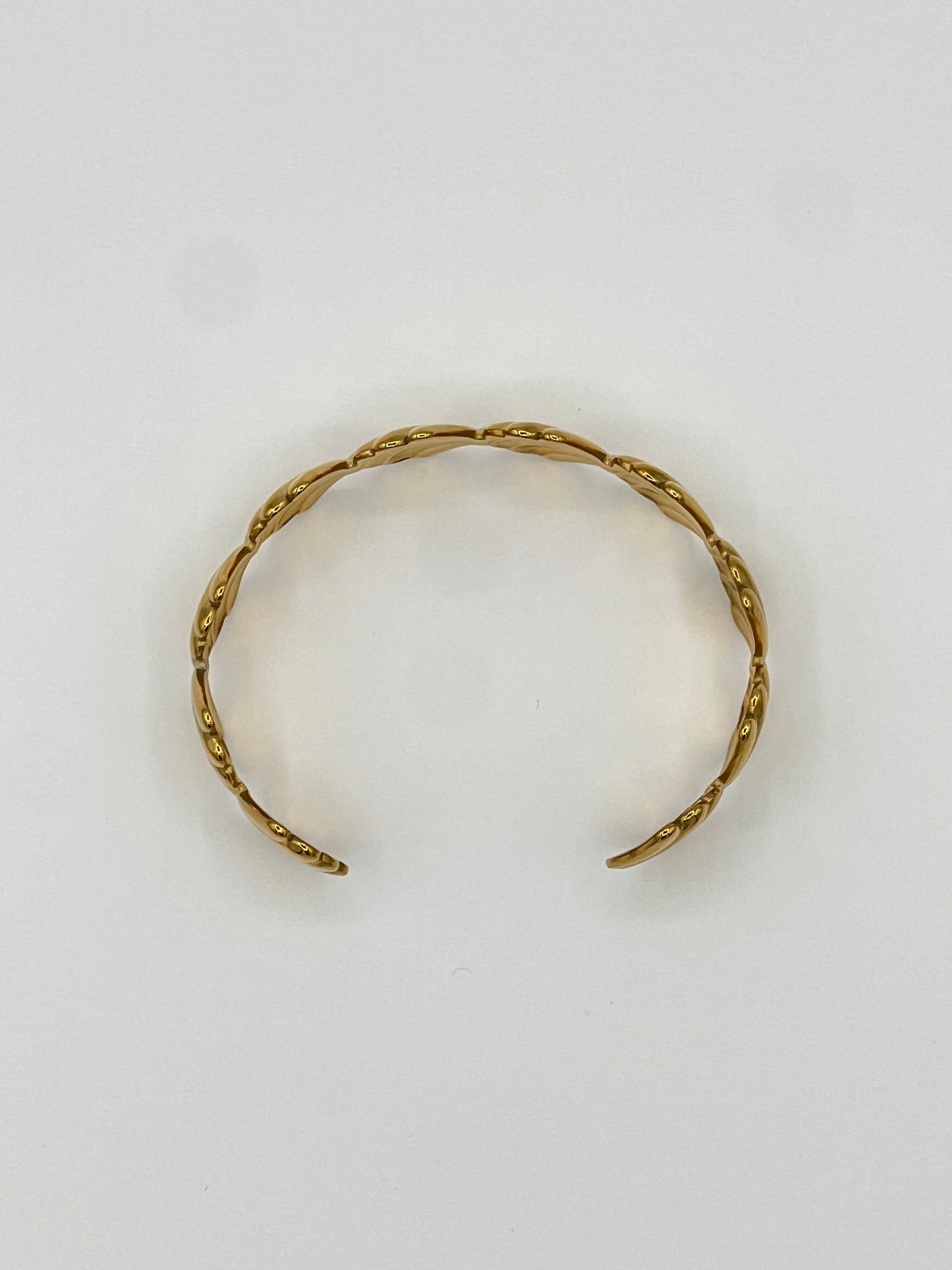 SEASHELL CUFF