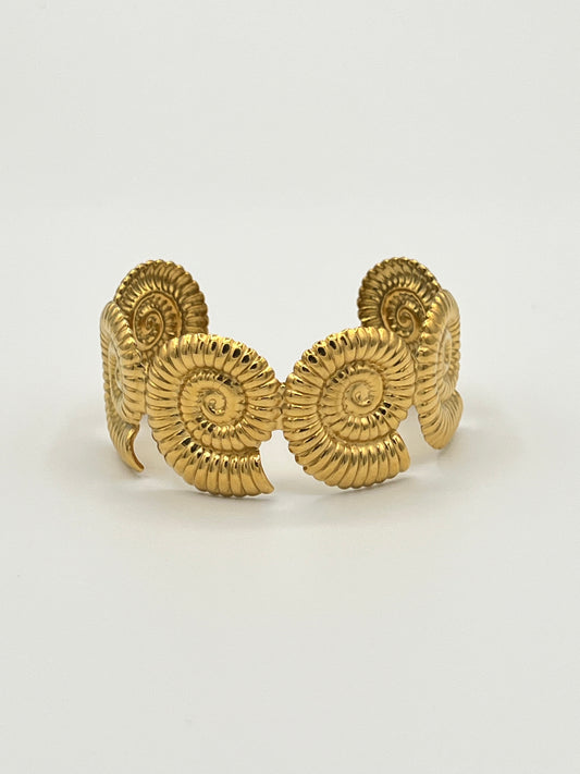 SOLEIL SHELL CUFF