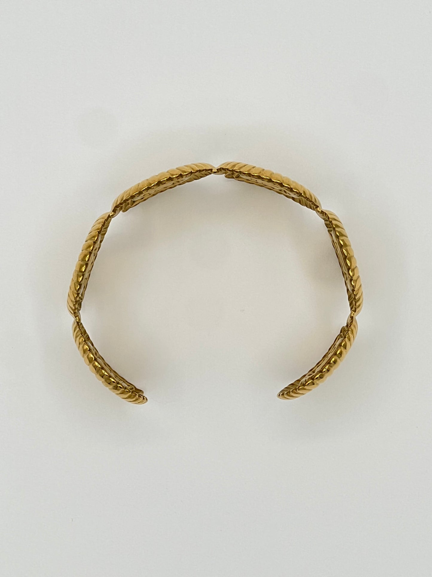 SOLEIL SHELL CUFF