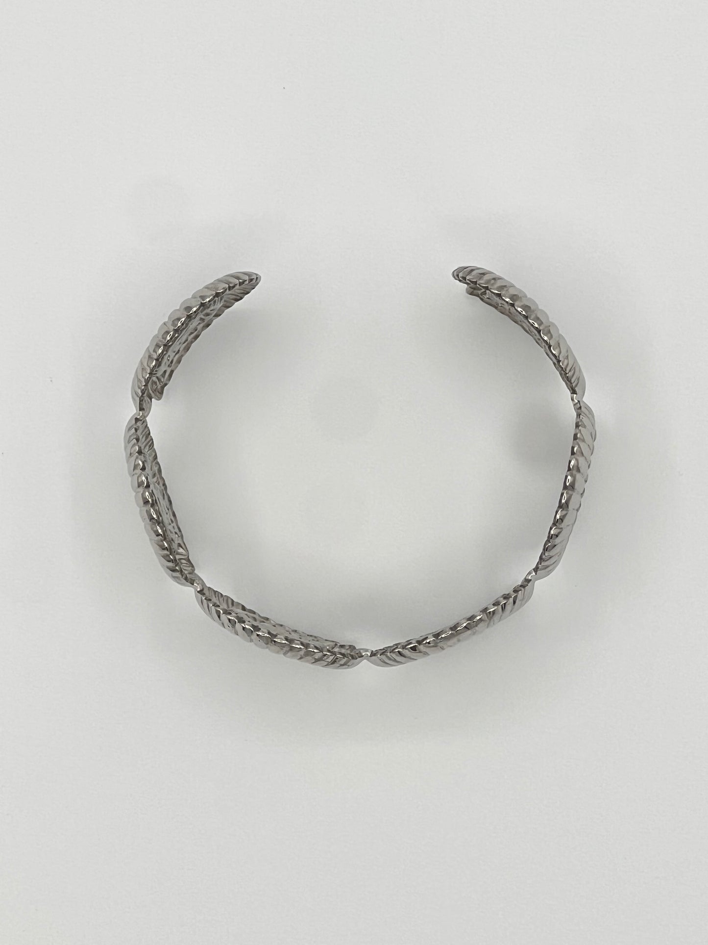 SOLEIL SHELL CUFF